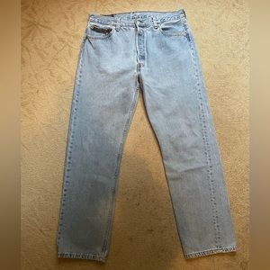 Vintage Levi’s 501 Jeans (Light Wash)